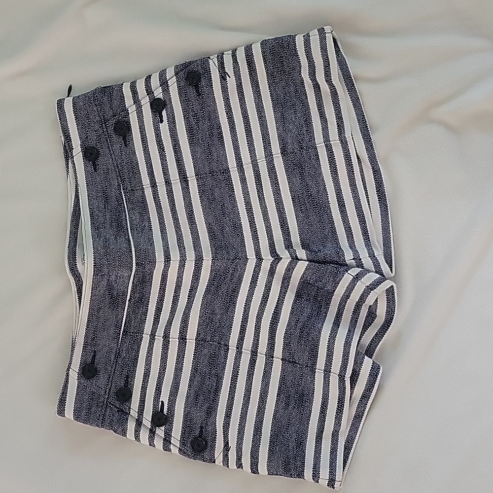 Loft Navy Cream Shorts Size 6